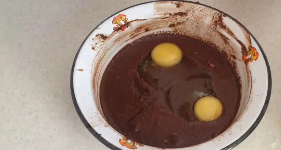 Брауни с какао в глазури — шаг 2