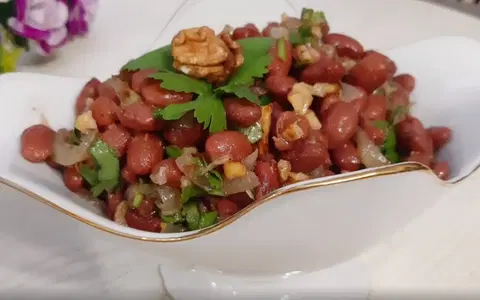 Салат из консервированной фасоли