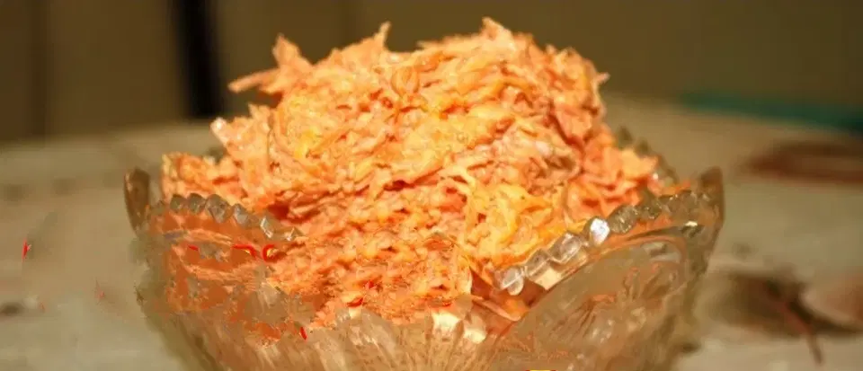 Салат из моркови с чесноком