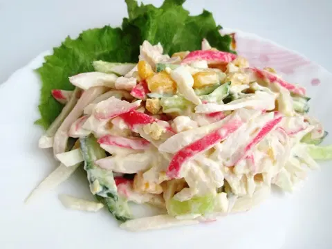 Нежный крабовый салат с кальмарами