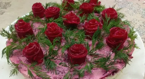 Селедка под шубой с розами