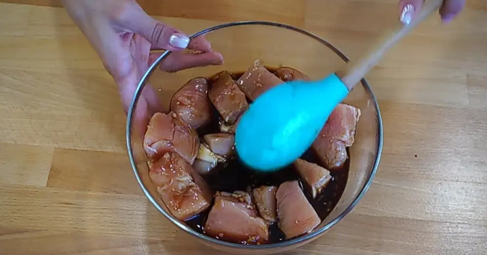 Шашлык куриный в духовке на шпажках — шаг 3