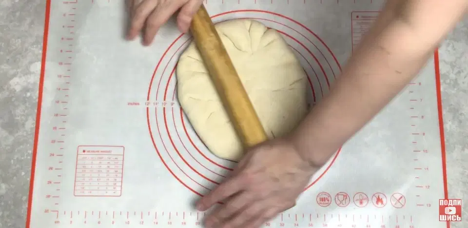 Хачапури с сыром сулугуни из дрожжевого теста — шаг 11