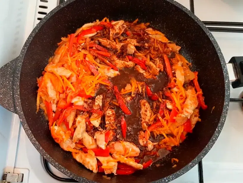 Лапша удон с курицей и овощами — шаг 5