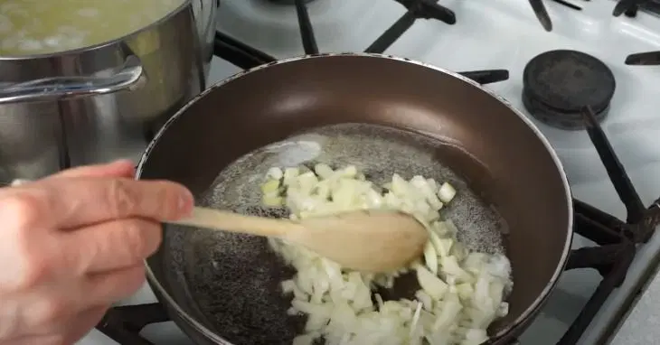 Нежный куриный суп-пюре с сыром — шаг 2