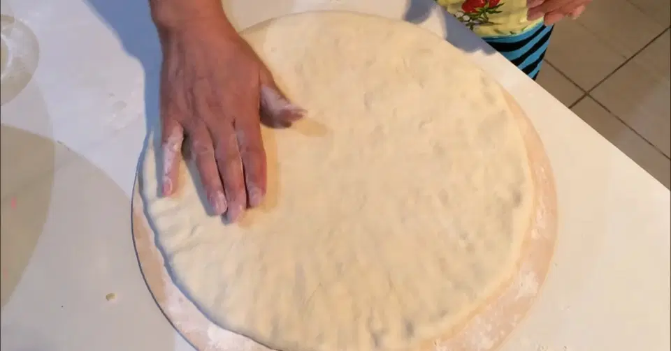 Осетинский пирог с картошкой и сыром — шаг 11