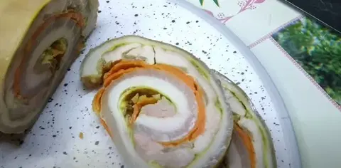 Рулет из свиной шкурки