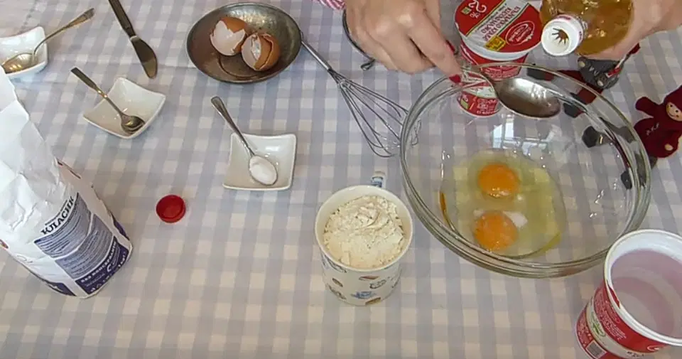 Блинчики на воде и на кислом молоке — шаг 1