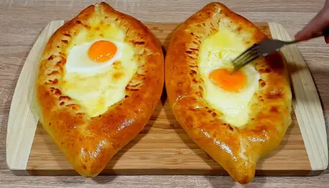 Аджарские хачапури лодочка