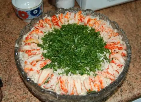 Оливье по-французски с шейками раков
