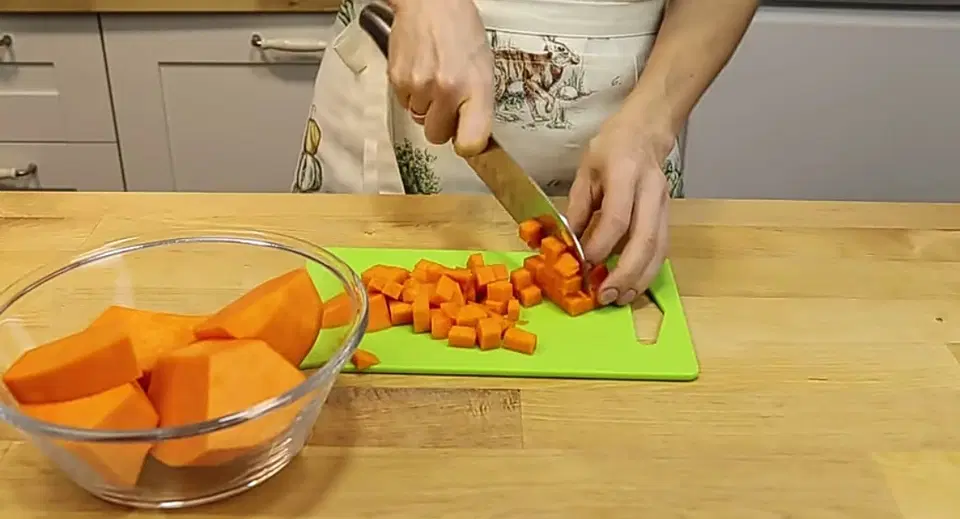 Вкусные домашние пирожки с тыквенной начинкой — шаг 6
