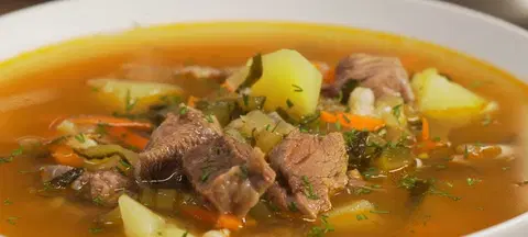 Рассольник классический с перловкой и огурцами