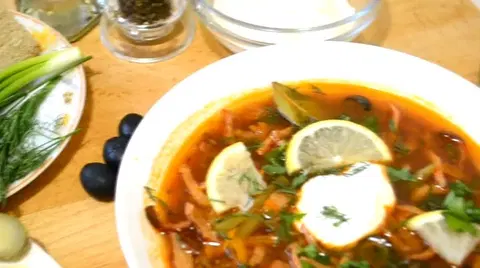 Суп солянка сборная мясная с копченостями