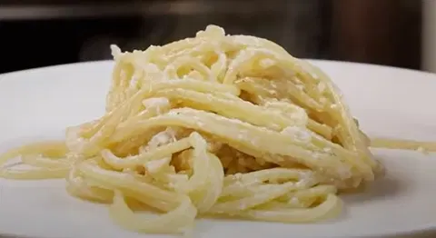 Спагетти с сырным соусом