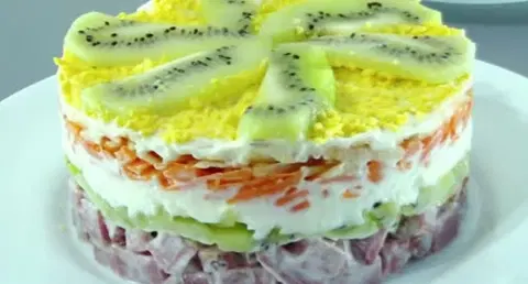 Салат Мясной с фруктами