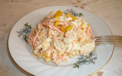Салат с корейской морковью, курицей и рисом