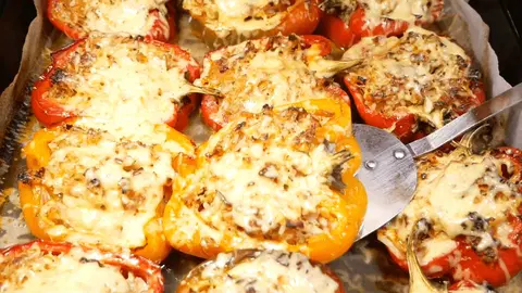 Фаршированные перцы в духовке (половинками)