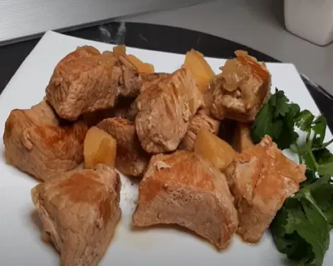 Мясо с айвой