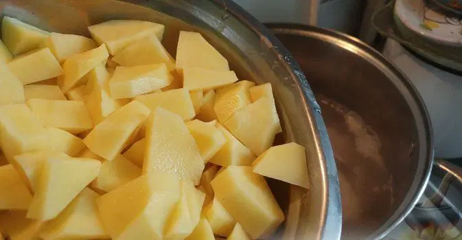 Кислые щи с говядиной и беконом (в духовке) — шаг 10