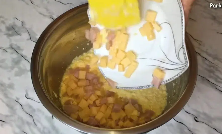 Маффины с сыром и ветчиной — шаг 4