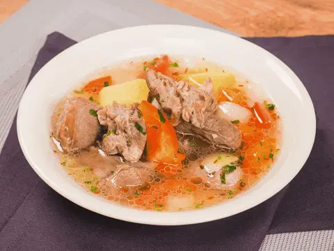 Шурпа из баранины в казане