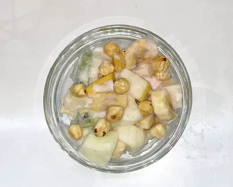 Фруктовый салат с йогуртом и желе