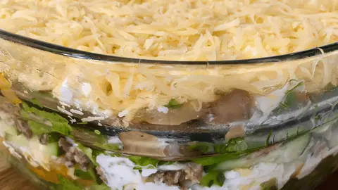 Салат с жареными грибами
