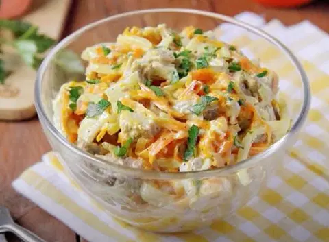Салат со свининой и морковью