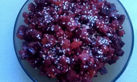 Салат с курагой и свеклой