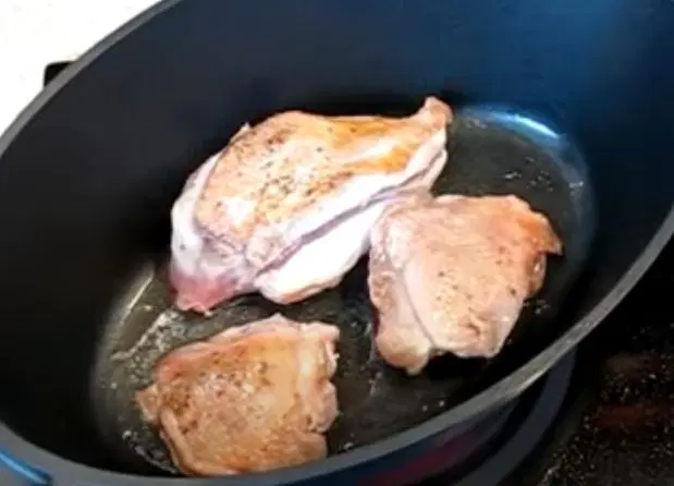 Курица в соусе с чесноком — шаг 3