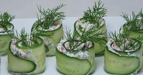 Роллы с семгой и огурцом