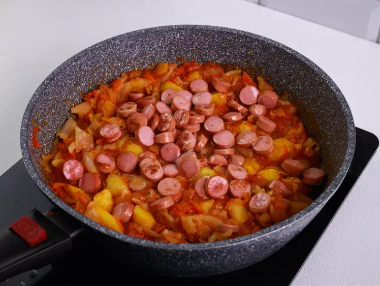 Рагу с сосисками и капустой — шаг 10