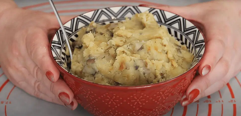 Постные чебуреки с картошкой и грибами — шаг 3
