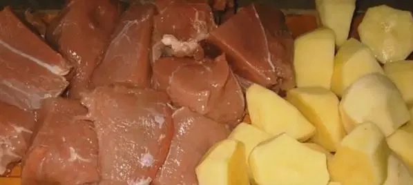 Боснийский горшочек с говядиной и картошкой — шаг 1