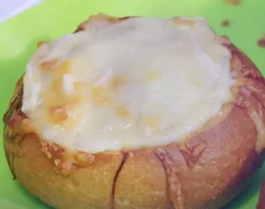 Жульен с курицей в булочке