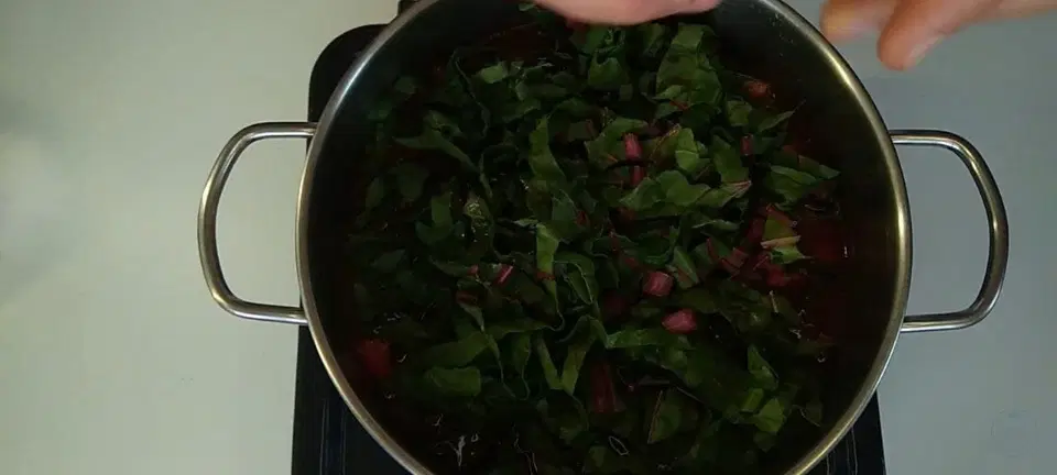 Борщ с мангольдом — шаг 3