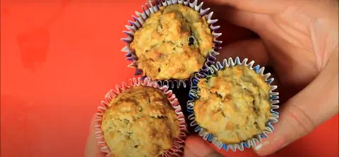 Овсяные маффины с изюмом и орехами в бумажных или силиконовых формочках