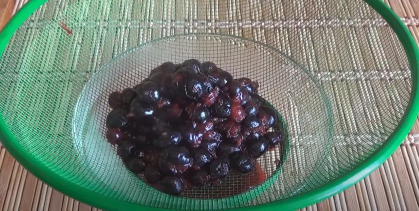 Мусс из жимолости — шаг 3