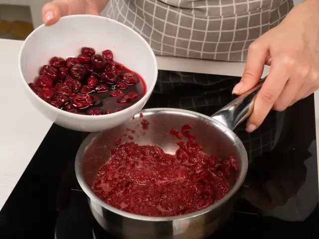 Вишневое варенье в духовке — шаг 2