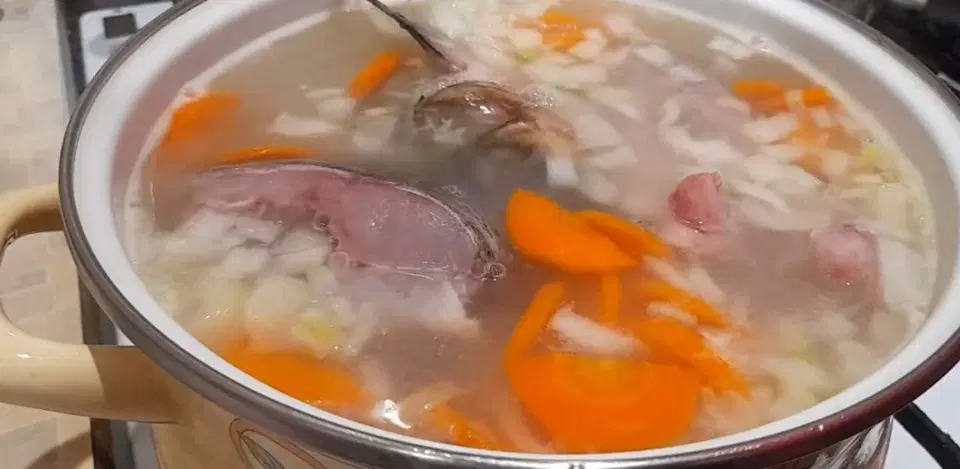 Уха из линя с картофелем — шаг 3