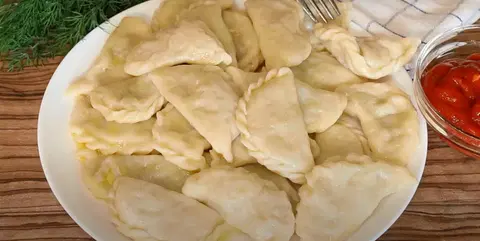 Вареники с сырым картофелем и салом