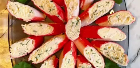 Закуска из крабовых палочек с сыром и зеленью