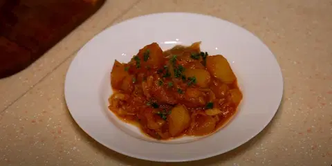 Жаркое из свинины с капустой