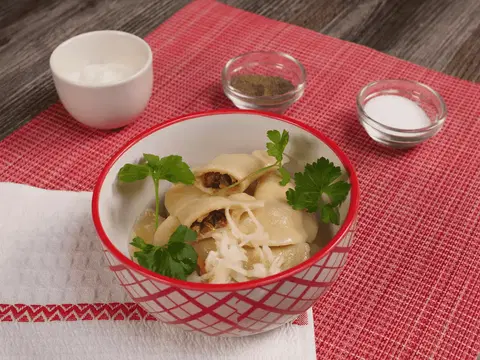 Вареники с мясом и жареным луком