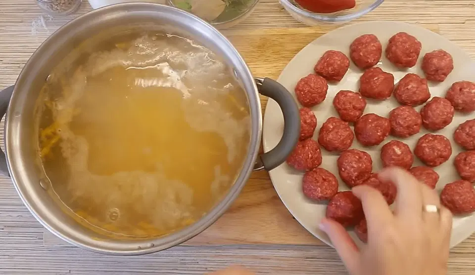 Суп с фрикадельками и овощами — шаг 3