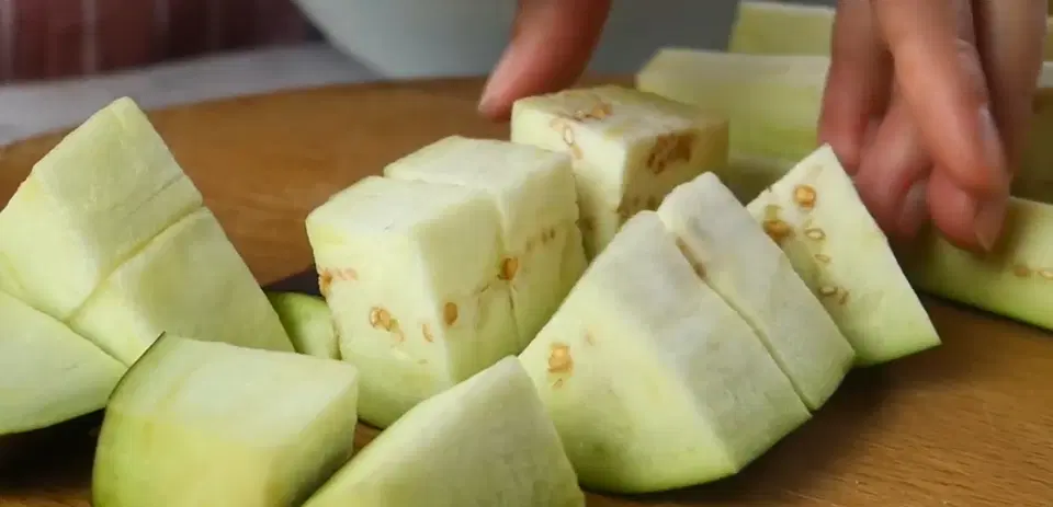 Лечо из баклажанов на зиму — шаг 1