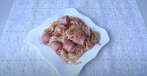 Макароны в сосисках