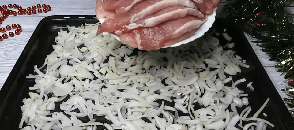 Мясо по-французски в духовке — шаг 2