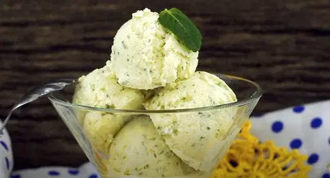 Мятное мороженое с шоколадной крошкой