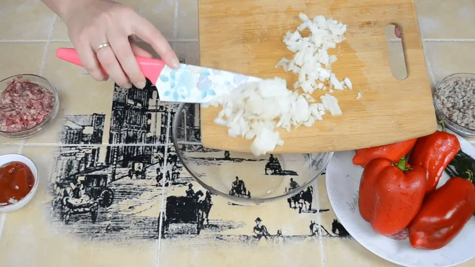 Перцы, фаршированные гречкой и фаршем — шаг 1